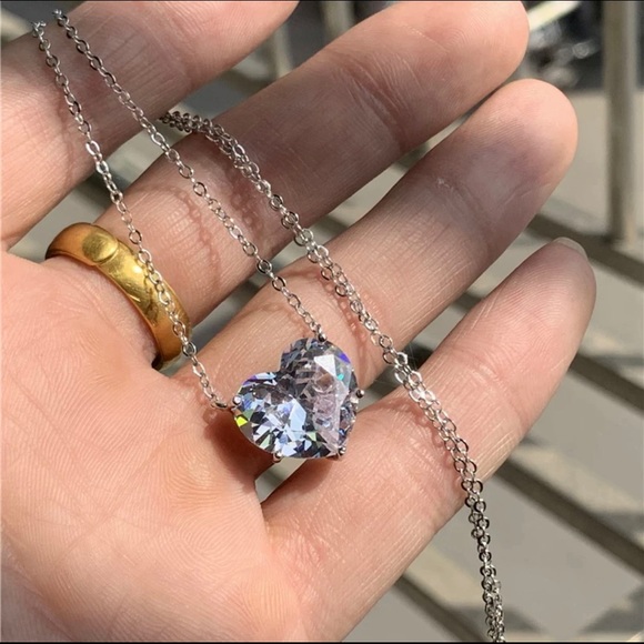 New 4Ct White Sapphire Heart Pendant Necklace - Picture 5 of 7